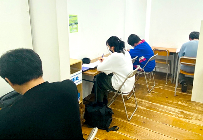 自習スペースは授業以外の時間でも利用可能!