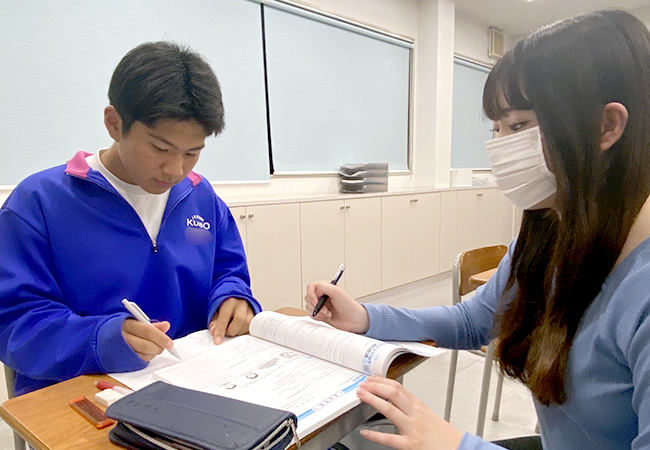 いつも先生がそばにいるので質問できなくても大丈夫!